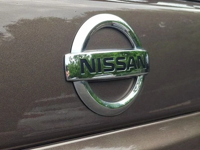 Used 2016 Brown Nissan S image 31