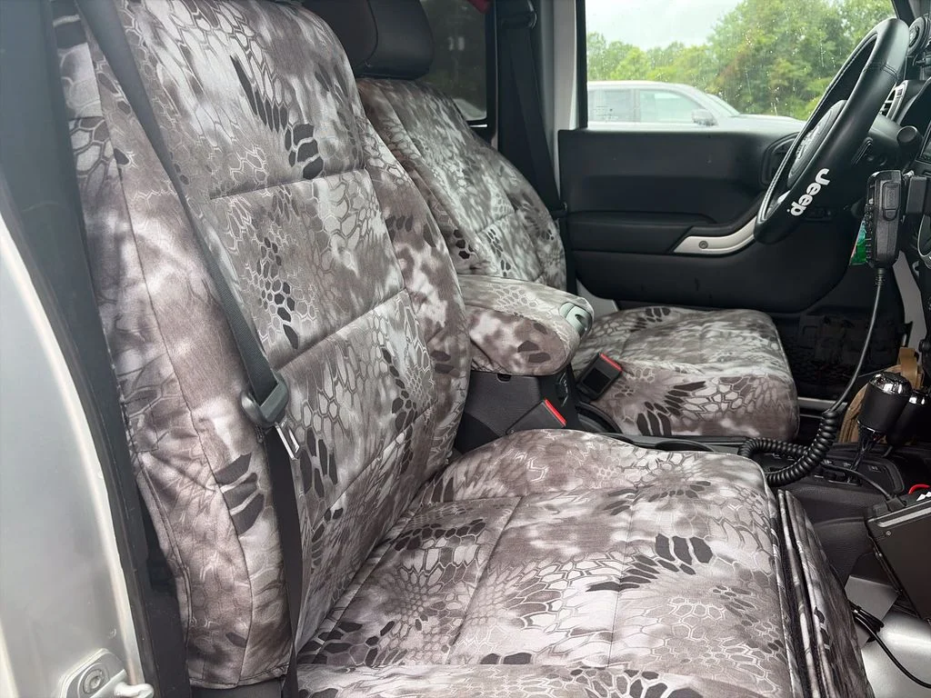 Used 2011 Silver Jeep Unlimited Rubicon image 38