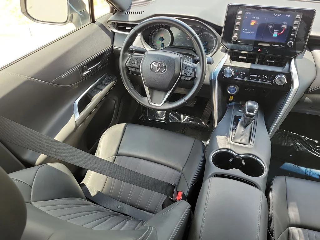 Used 2021 White Toyota XLE image 11