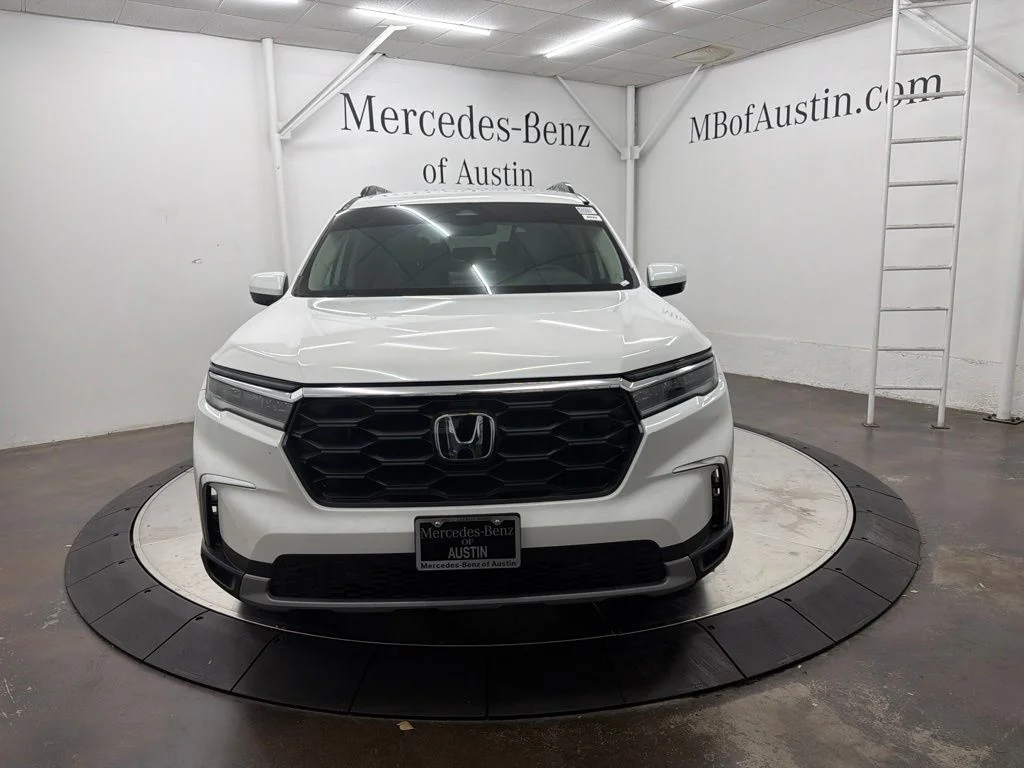 Used 2025  Honda EX-L image 2