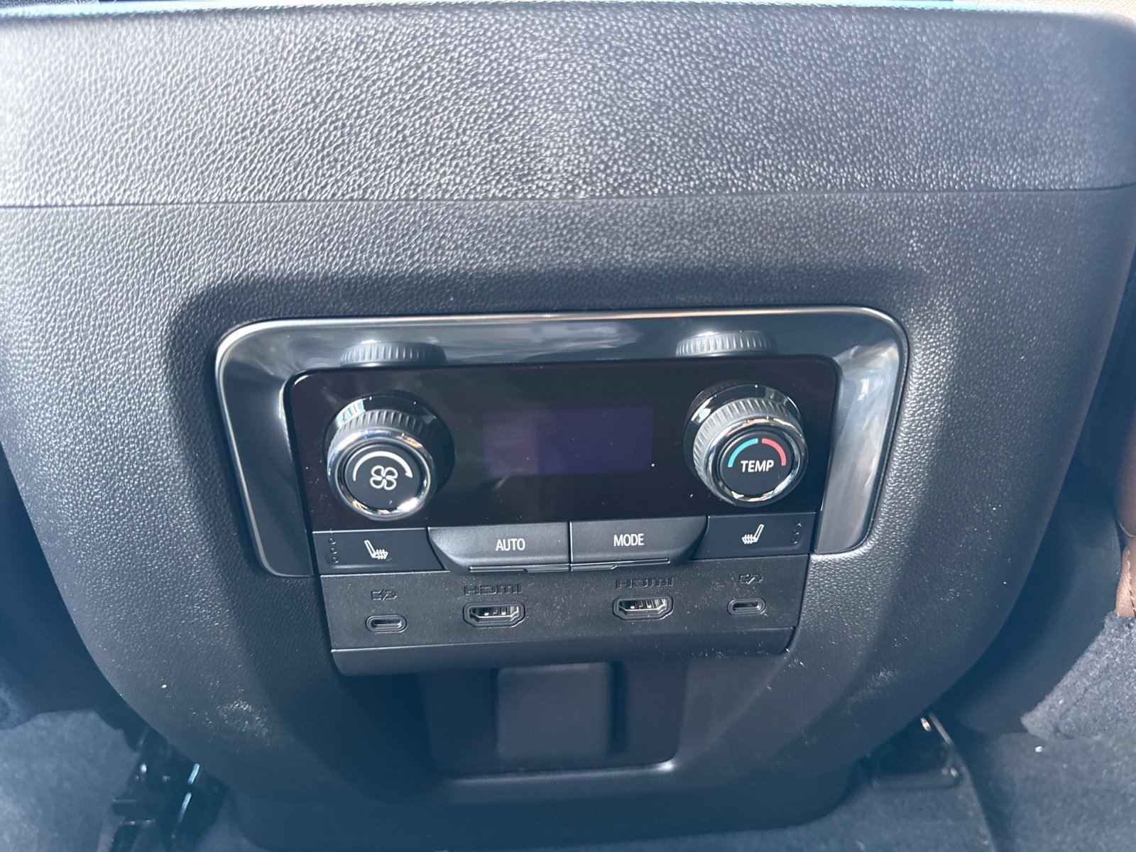 New 2026 Polar White Tricoat Chevrolet High Country Deluxe with 24in Wheels - Technology & Entertainment - Super Cruise - Panoramic Sunroof - Get Active Package image 17