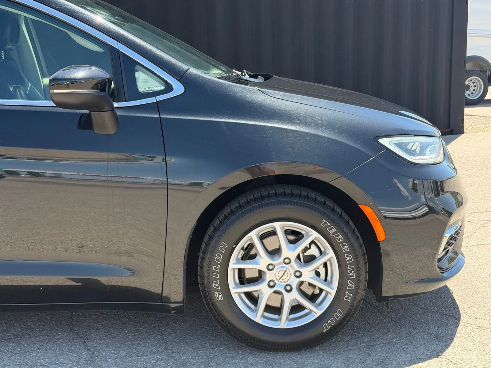 Used 2023 Black Chrysler Touring L image 4