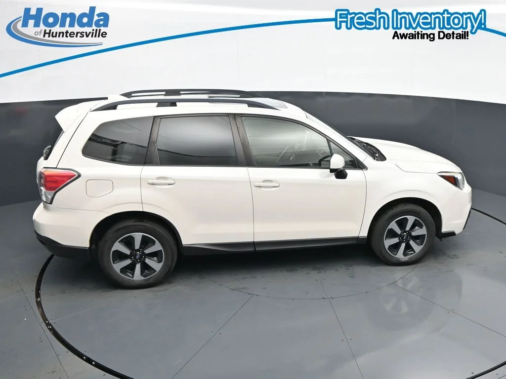 Used 2018 Crystal White Pearl Subaru 2.5i Premium image 23