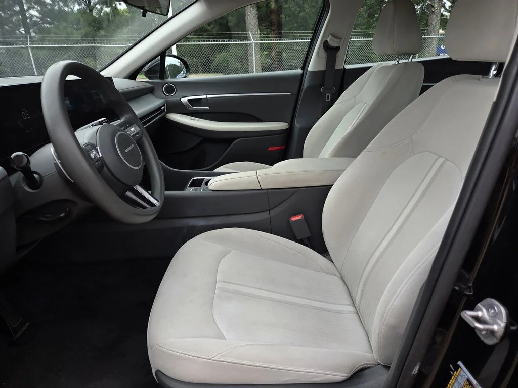 Used 2024 Black Hyundai SEL image 14