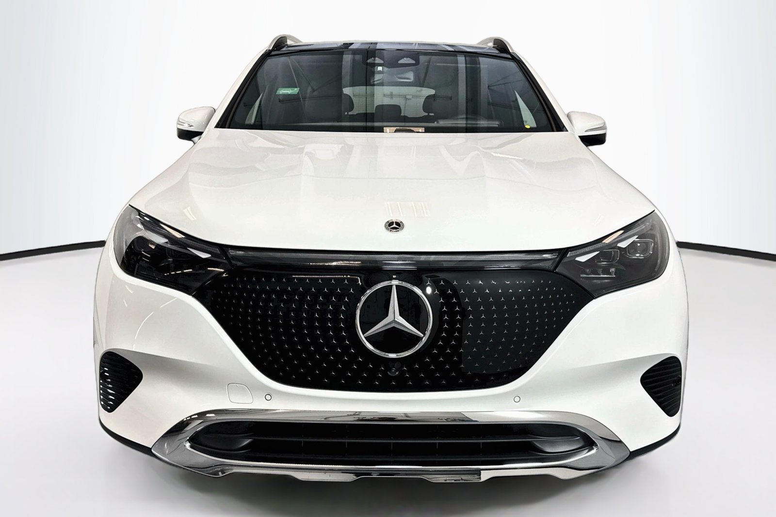 New 2026 Polar White Mercedes-Benz EQE 320 image 2
