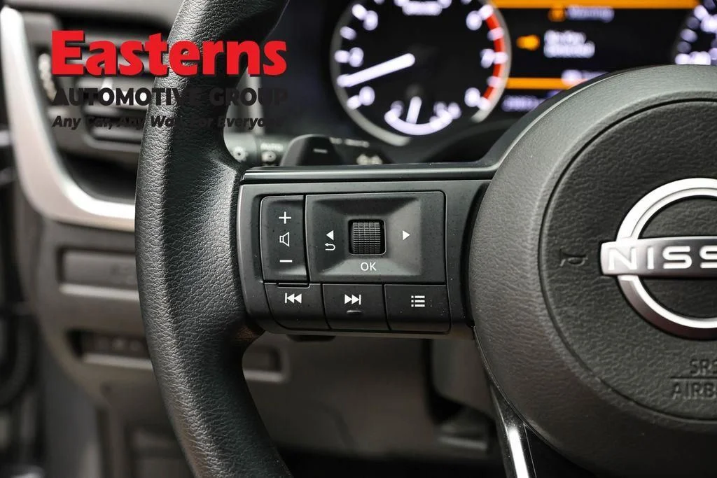 Used 2023 Gray Nissan S image 17