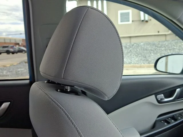 Used 2023 Green Hyundai SEL image 13