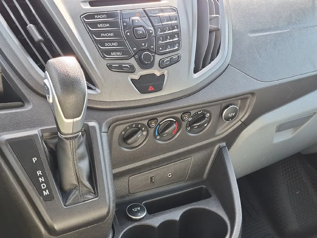 Used 2016 Oxford White Ford Base image 18