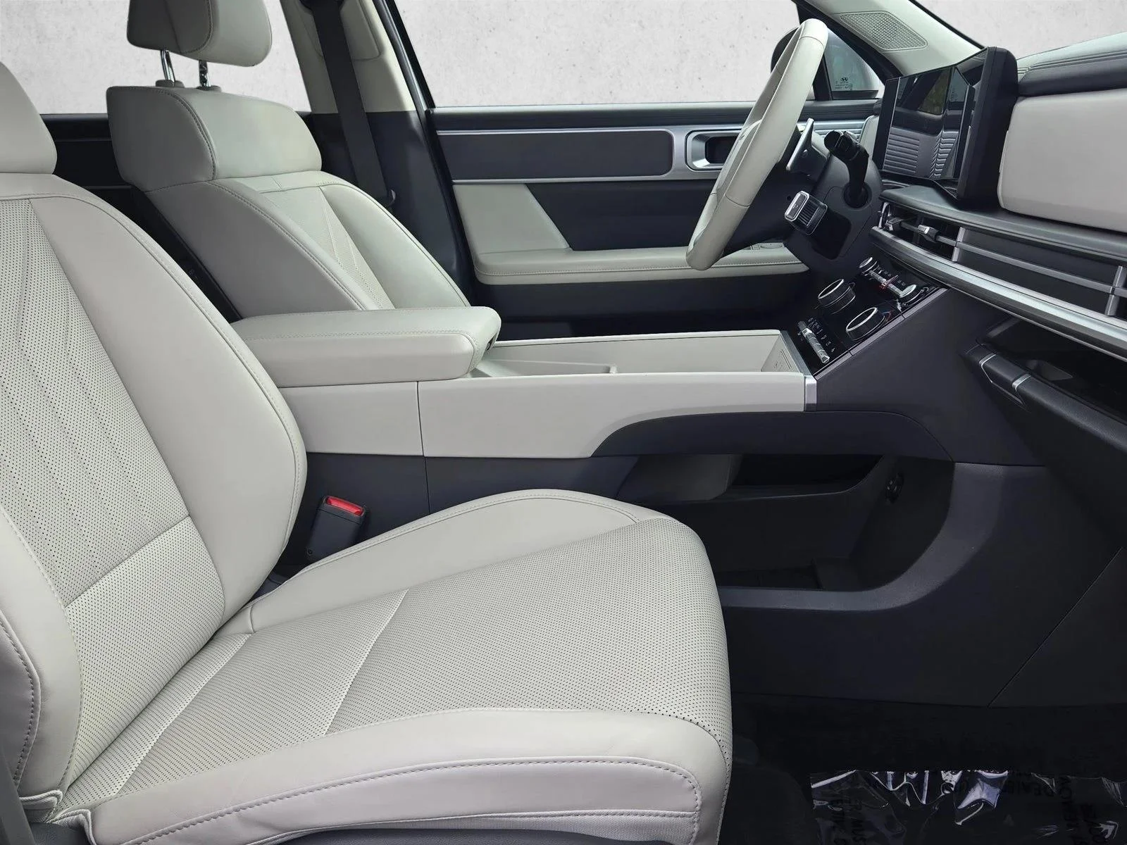 Used 2024 Shimmering Silver Hyundai SEL image 22