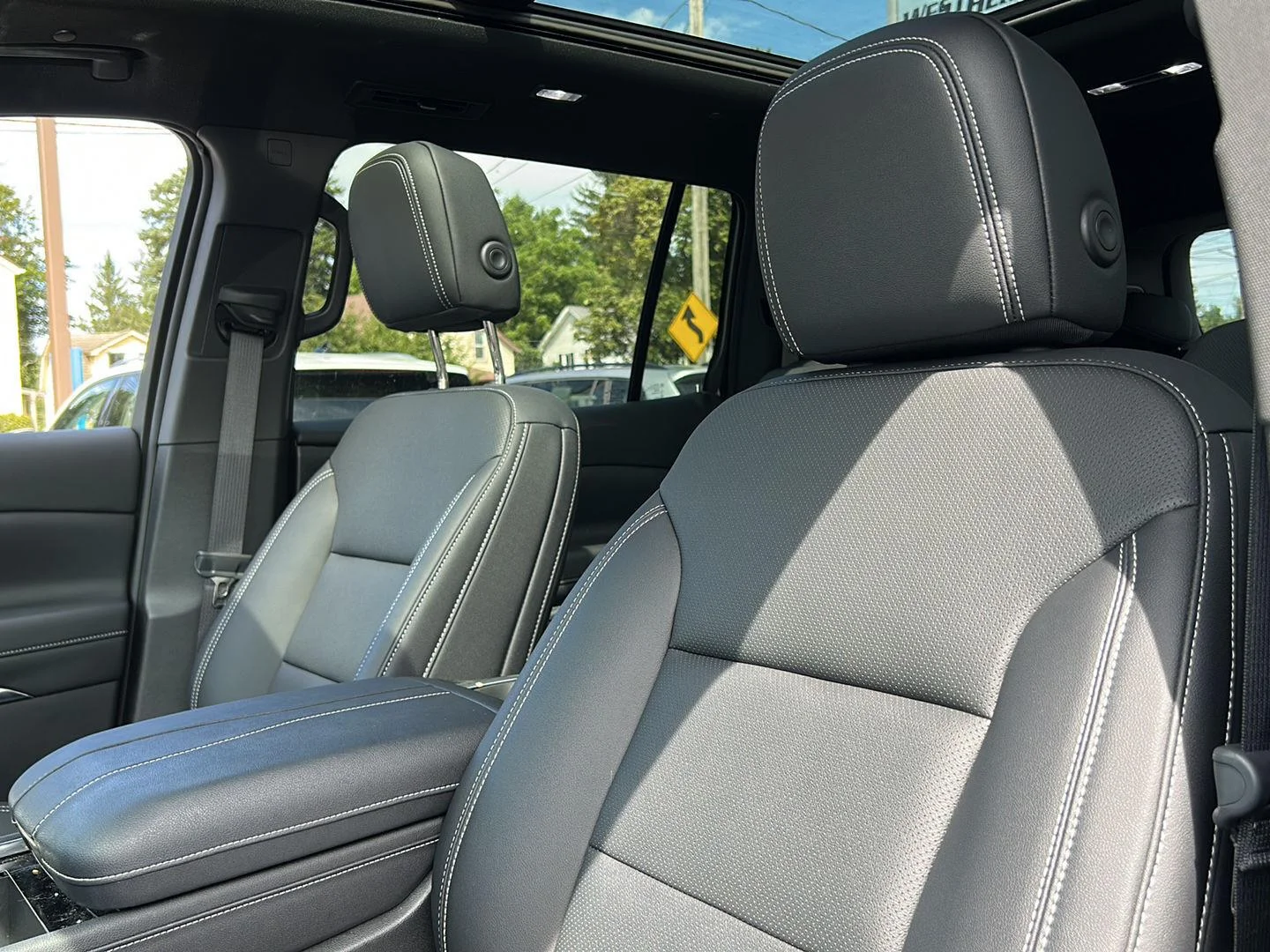 Used 2025 Lakeshore Blue Metallic Chevrolet AWD LT image 11