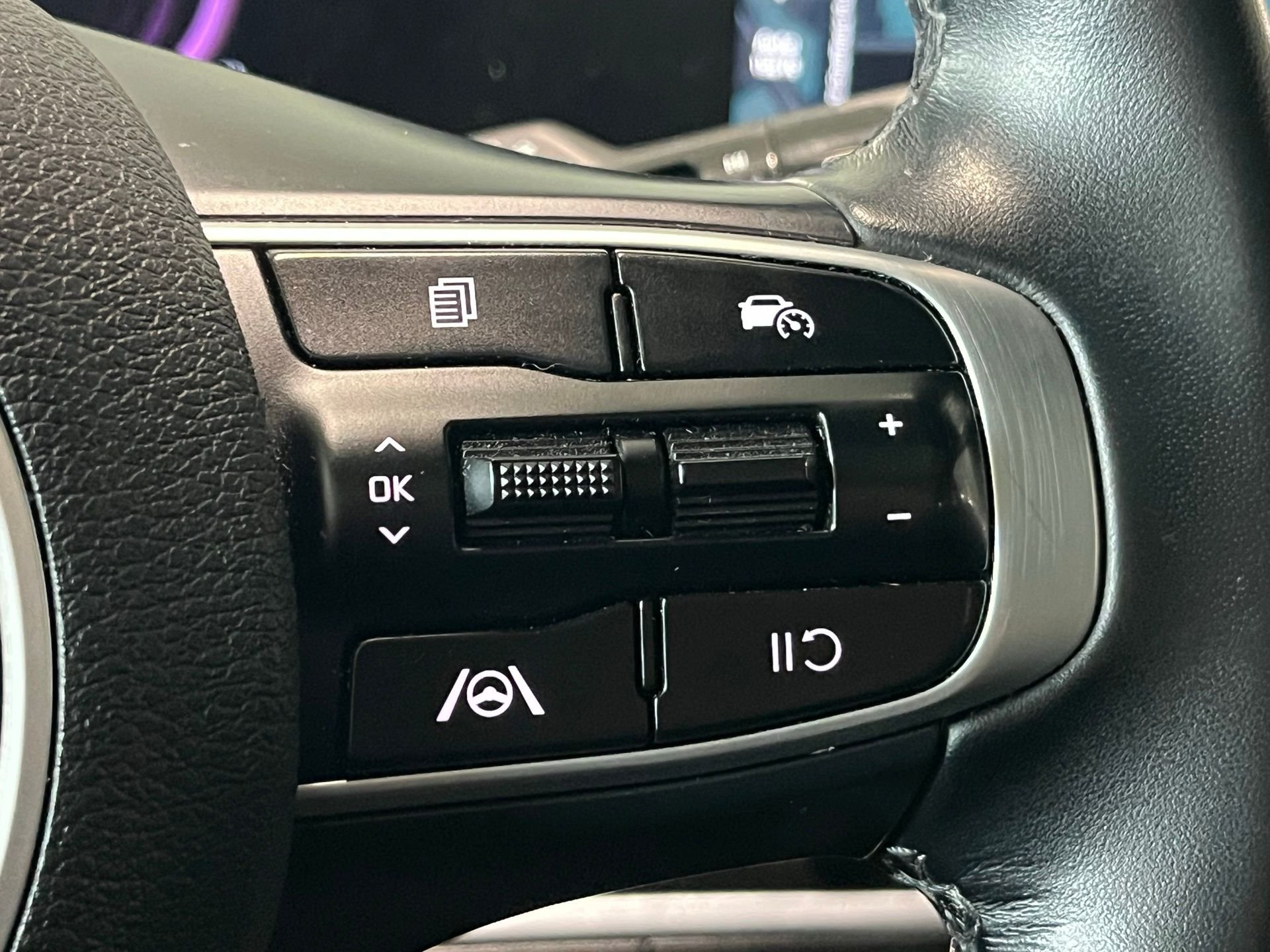 Used 2024 Green Kia X-Line image 28