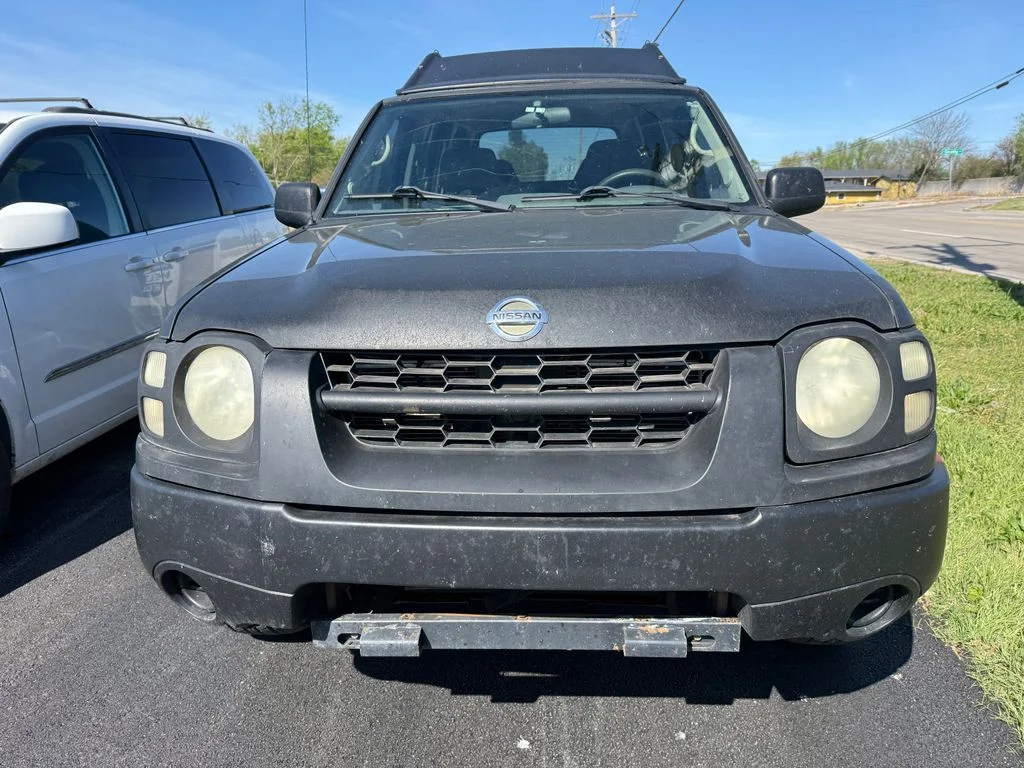 Used 2004 Green Nissan XE image 3