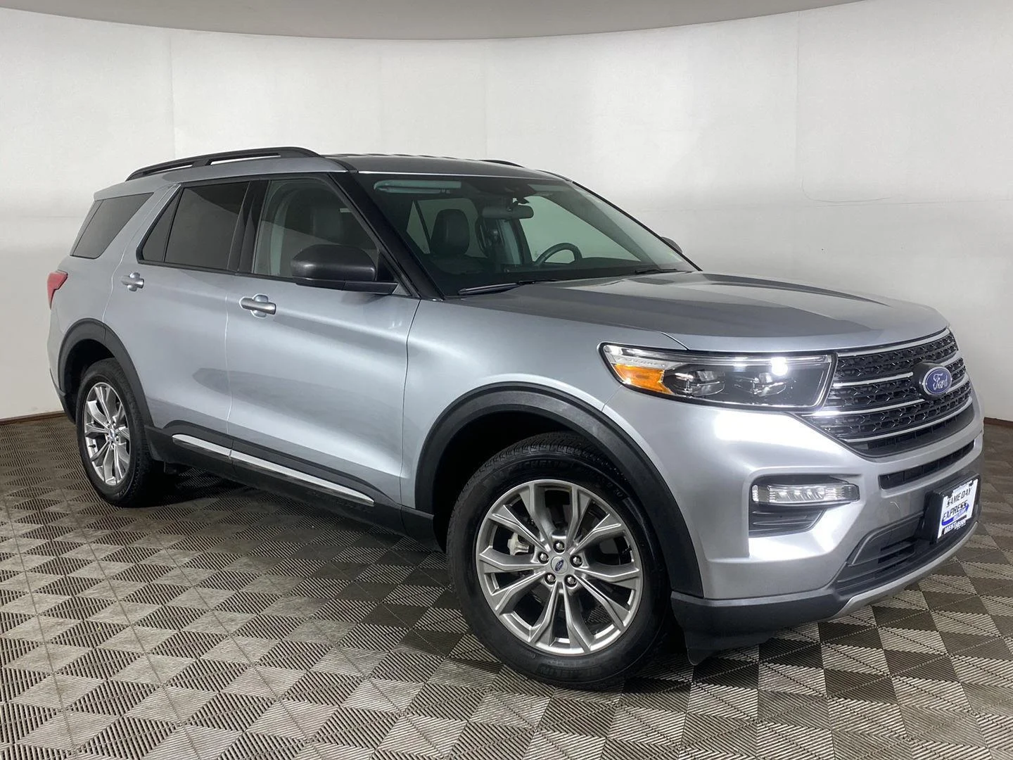 Used 2023 Iconic Silver Ford XLT image 1