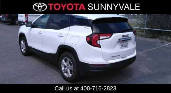 Used 2024 White GMC SLE image 2
