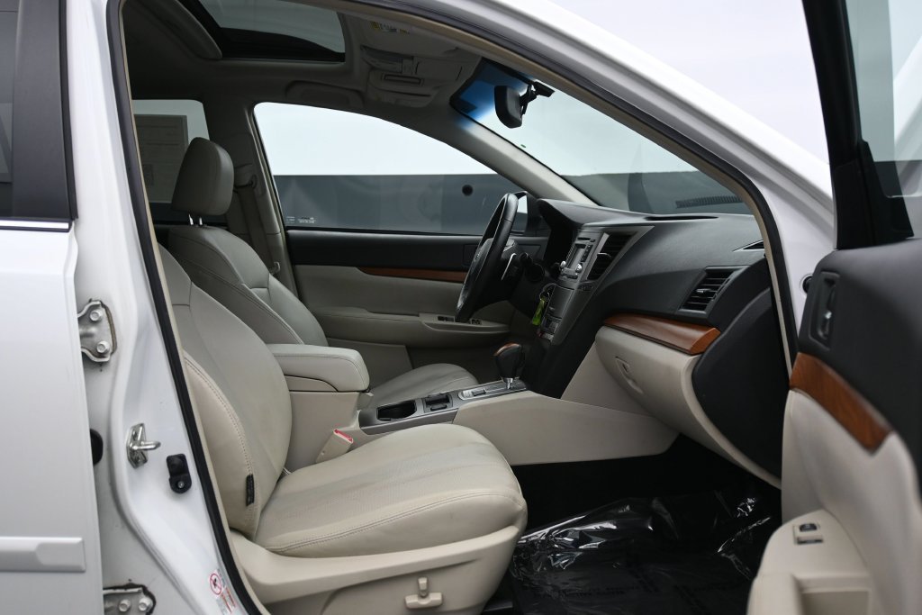 Used 2013 Satin White Pearl Subaru 2.5i image 13