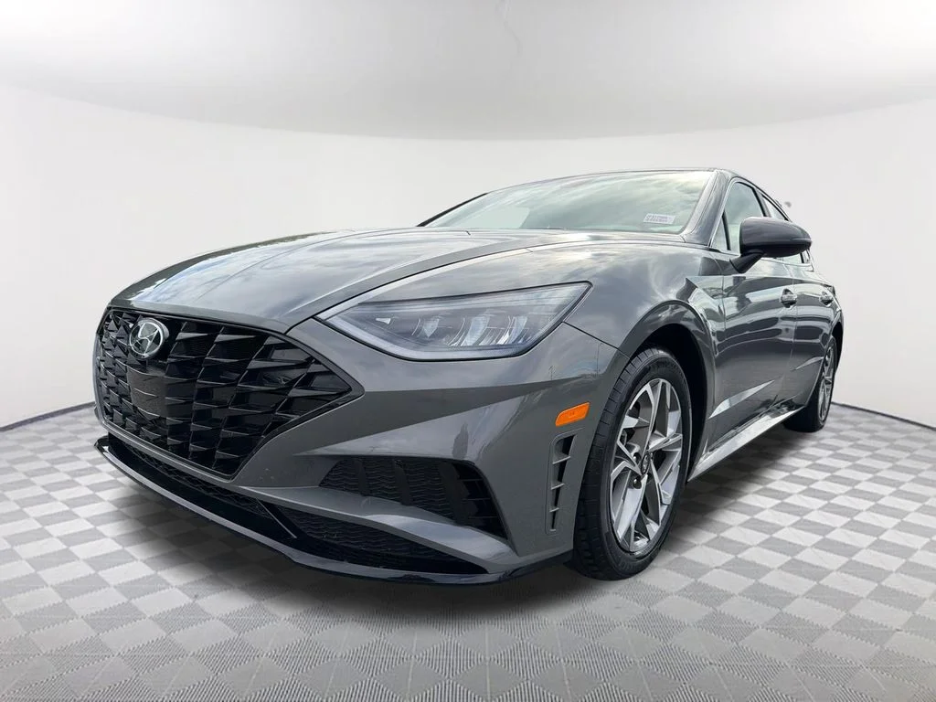 Used 2022 Gray Hyundai SEL image 1