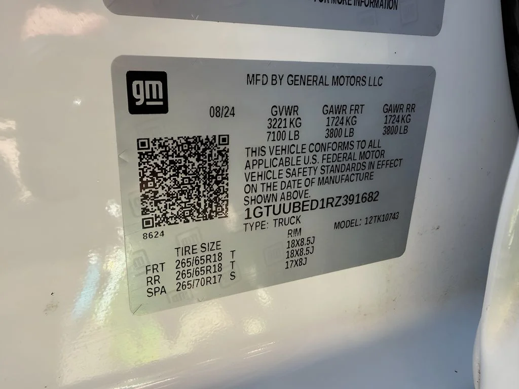 Used 2024 Summit White GMC SLE image 11
