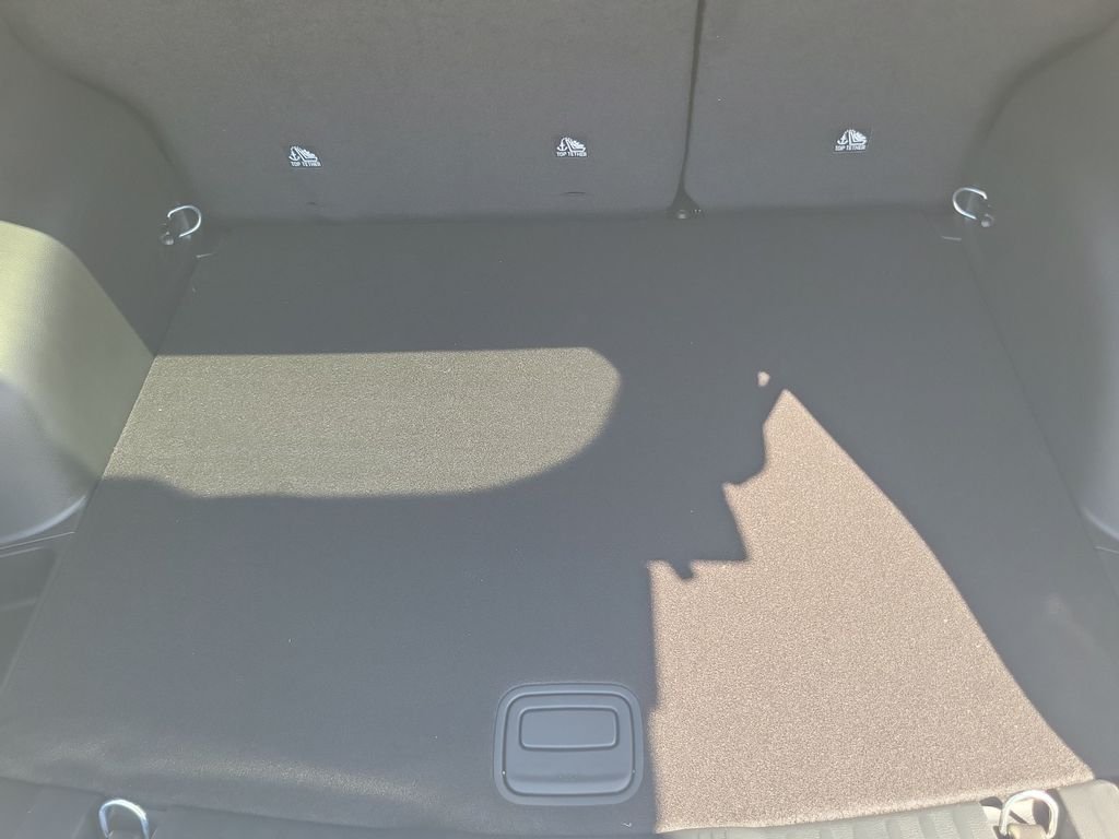 New 2026 Bright White Clearcoat Jeep Latitude image 8
