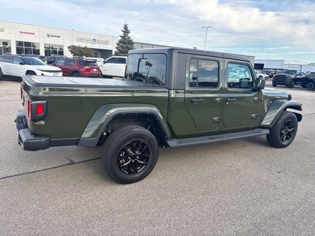 Used 2022 Green Jeep Altitude image 4