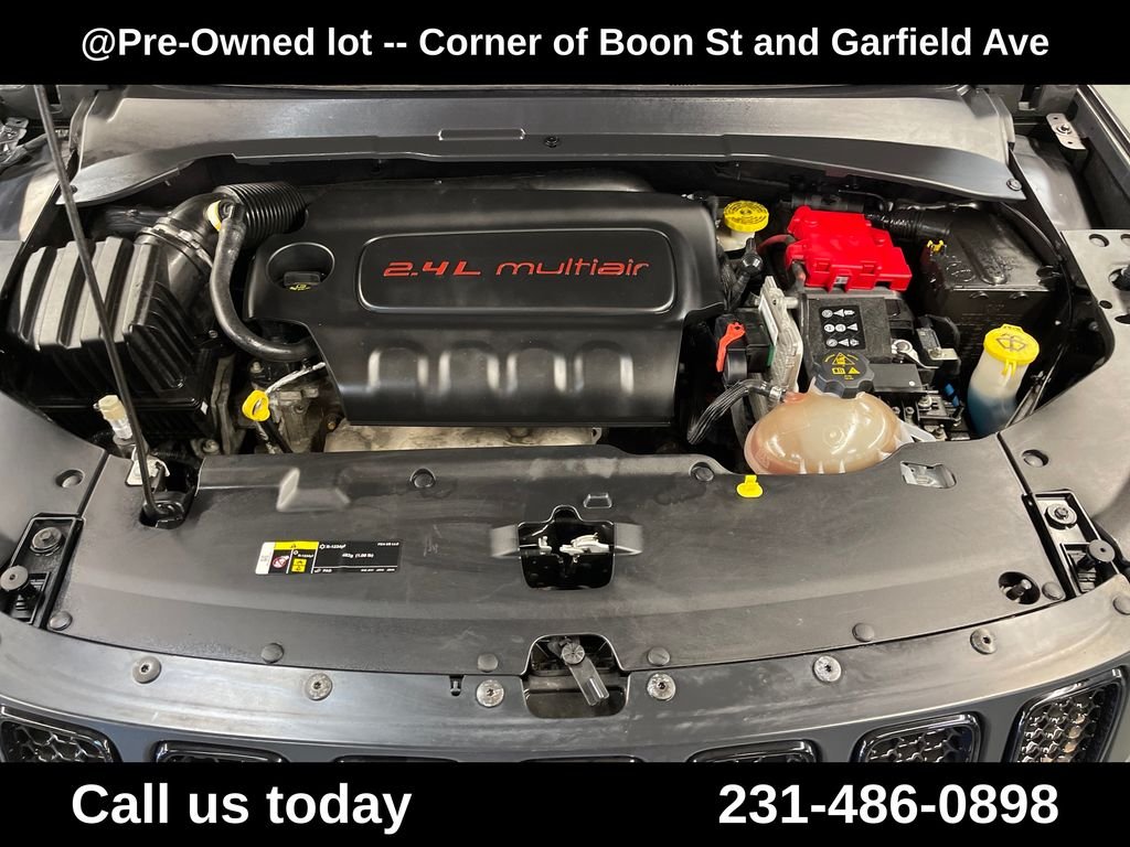 Used 2021 Gray Jeep Latitude image 3