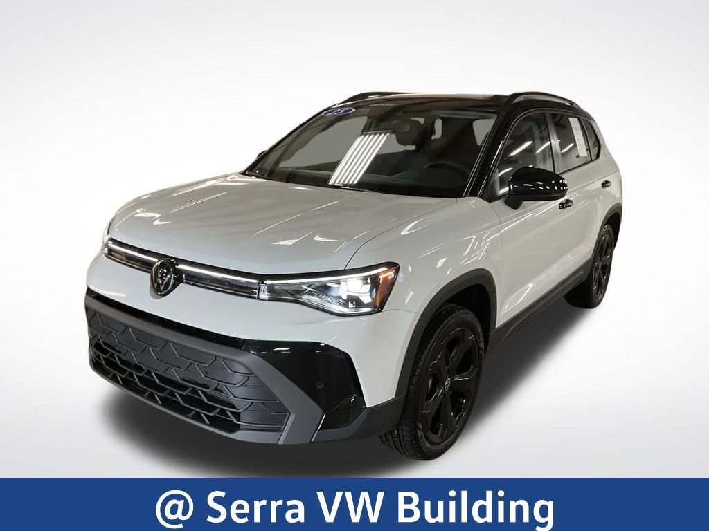2025 Volkswagen Taos 1.5T SE Black 4Motion's photo