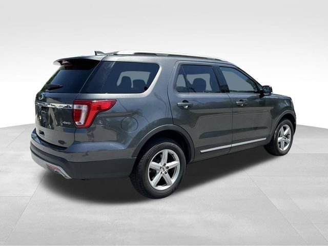 Used 2017 Gray Ford XLT image 25