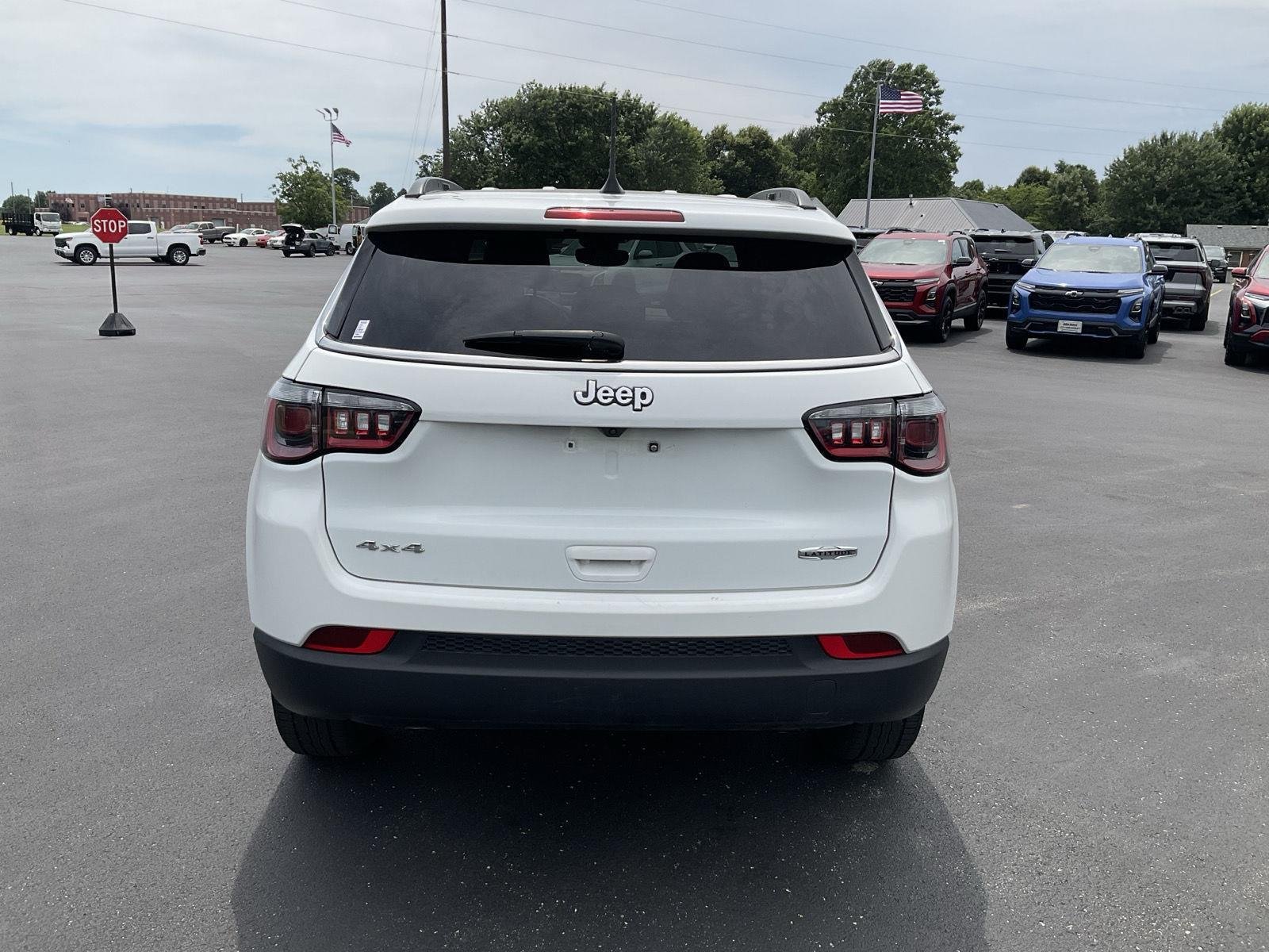 Used 2024 WHITE JEEP LATITUDE 4X4 image 7