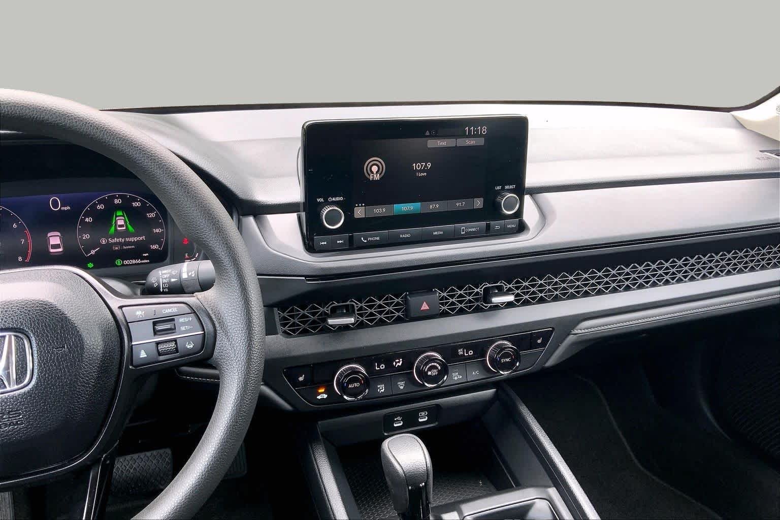 Used 2025 Meteorite Gray Metallic Honda SE image 7