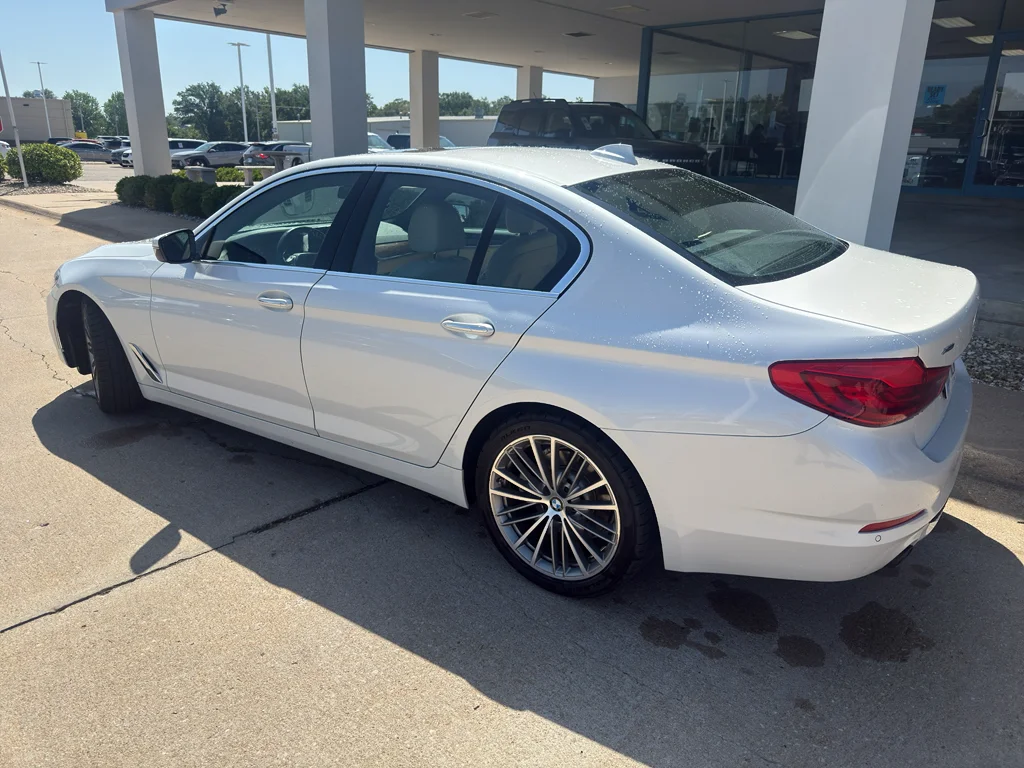 Used 2018 Mineral White Metallic BMW 530i xDrive image 8