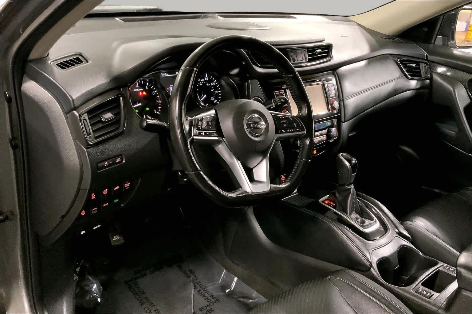 Used 2017 Gun Metallic Nissan SL image 18