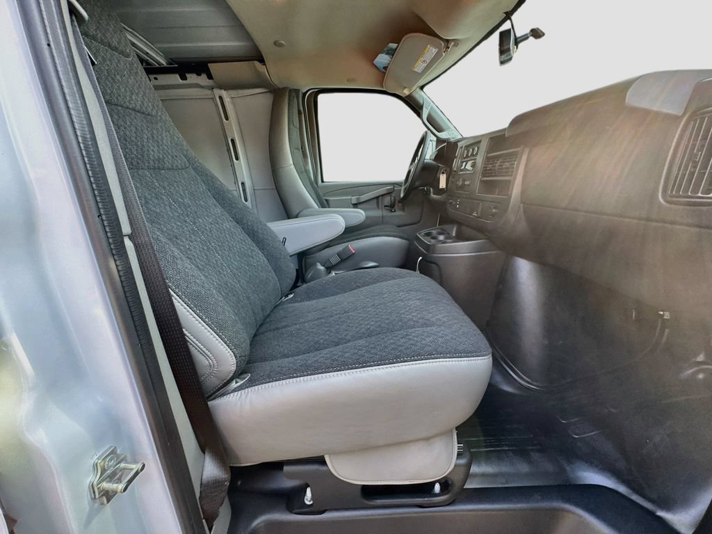 2026 Chevrolet Express Cargo Work Van - Photo 29