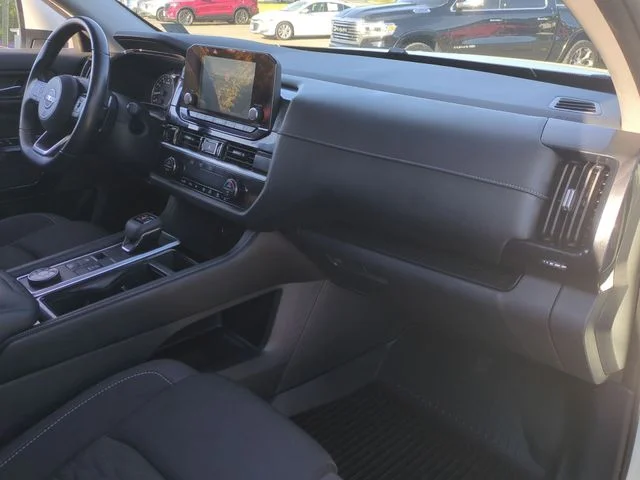 Used 2022 White Nissan SV image 35