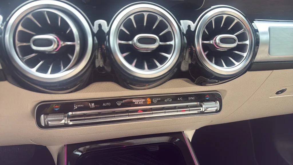 Used 2021 Red Mercedes-Benz GLB 250 image 30