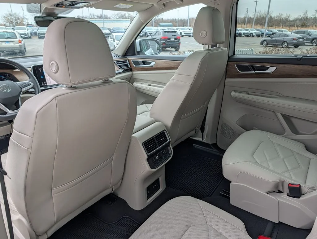 New 2026 White/off-white Volkswagen 2.0T SE w/Technology image 15