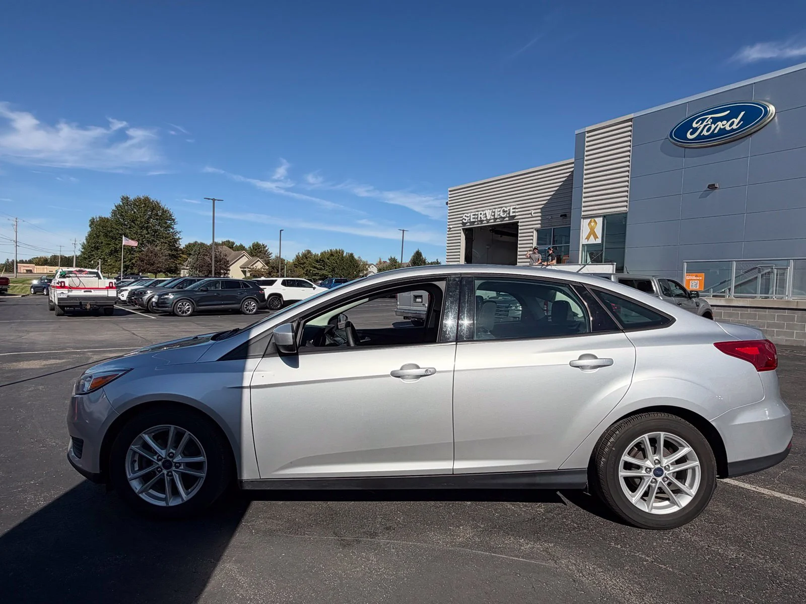 Used 2018 Silver Ford SE image 2