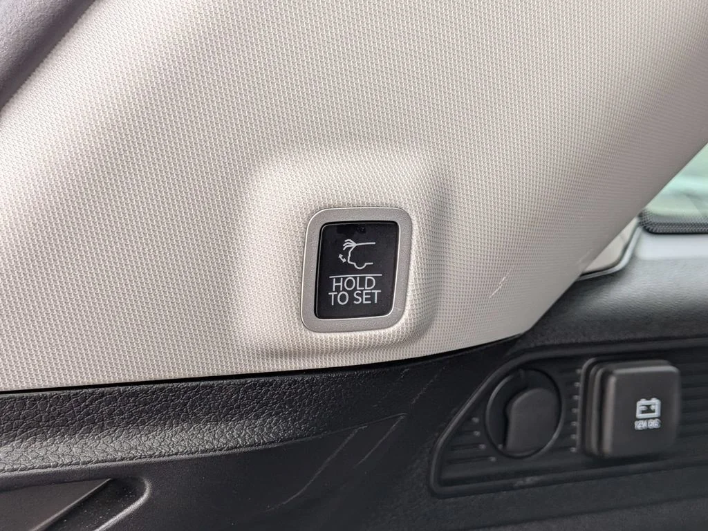 Used 2023 Silver Jeep Limited image 8