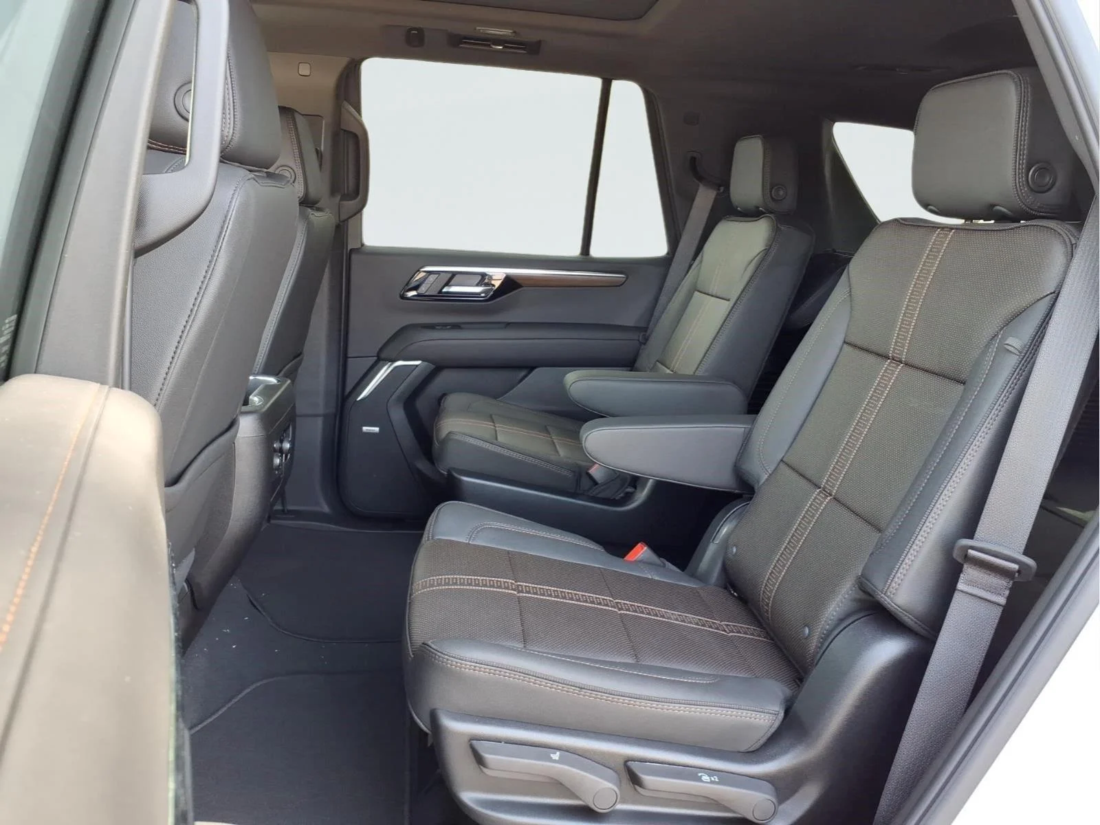 New 2027 Polar White Tricoat Chevrolet High Country image 11