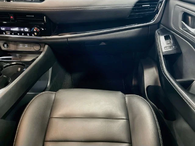 Used 2025 Red Nissan SL image 18