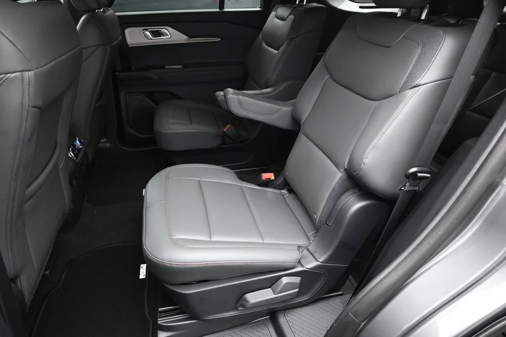 New 2027 Carbonized Gray Metallic Ford Active image 19