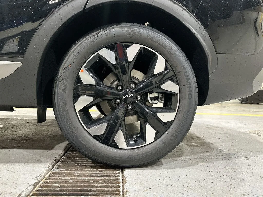 Used 2023 Black Kia X-Line image 37