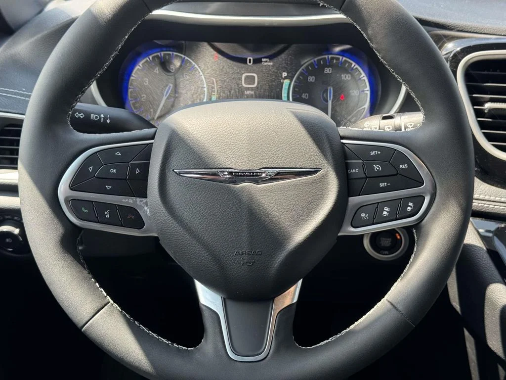 Used 2026 White Chrysler Select image 18
