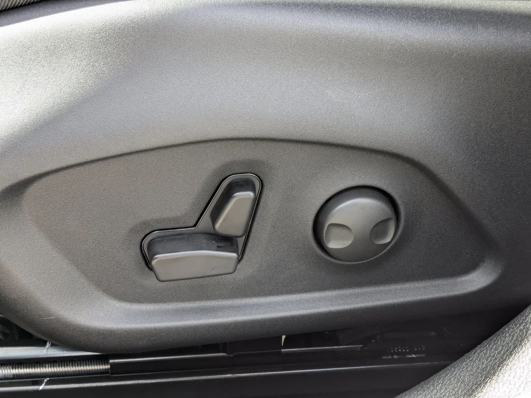 New 2025 White Jeep North - - 4X4 - Heated seats - Forward Collision Warning & More! image 14