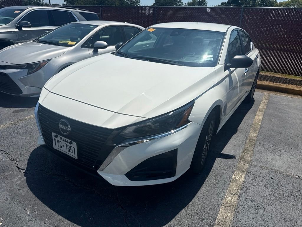 Used 2025 White Nissan 2.5 SV image 1