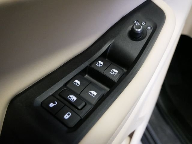 Certified Used 2025 Metallic Jeep Limited image 15