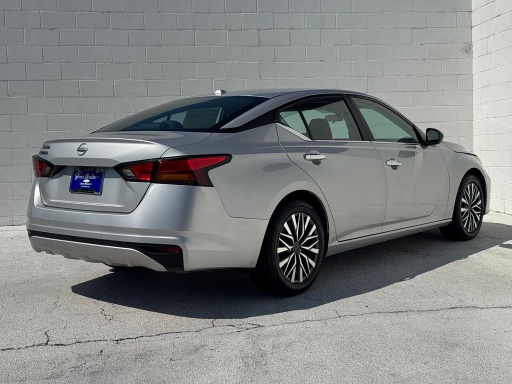 Used 2025 Silver Nissan 2.5 SV image 12