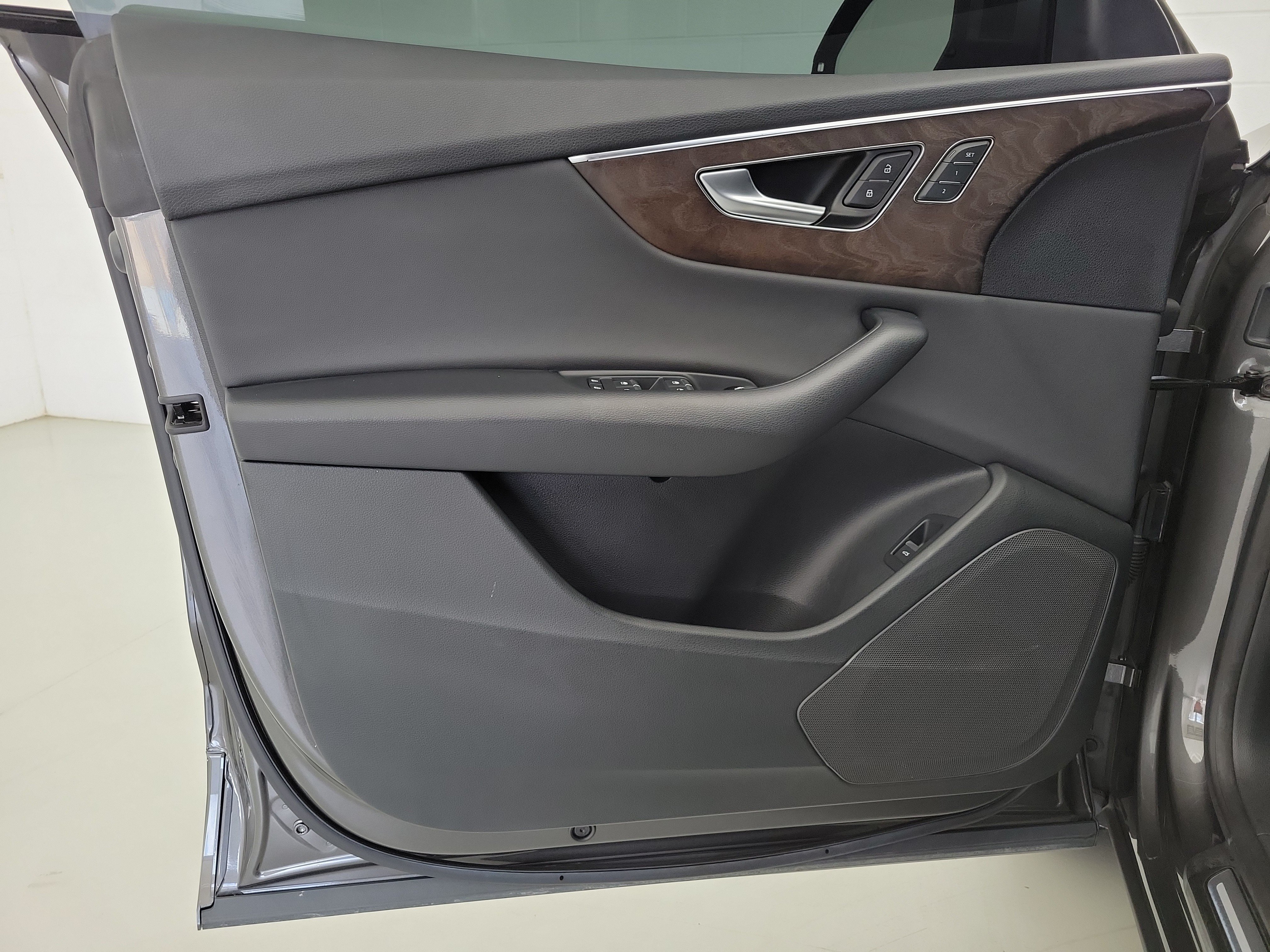 Used 2019 Gray Metallic Audi 3.0T Premium image 19