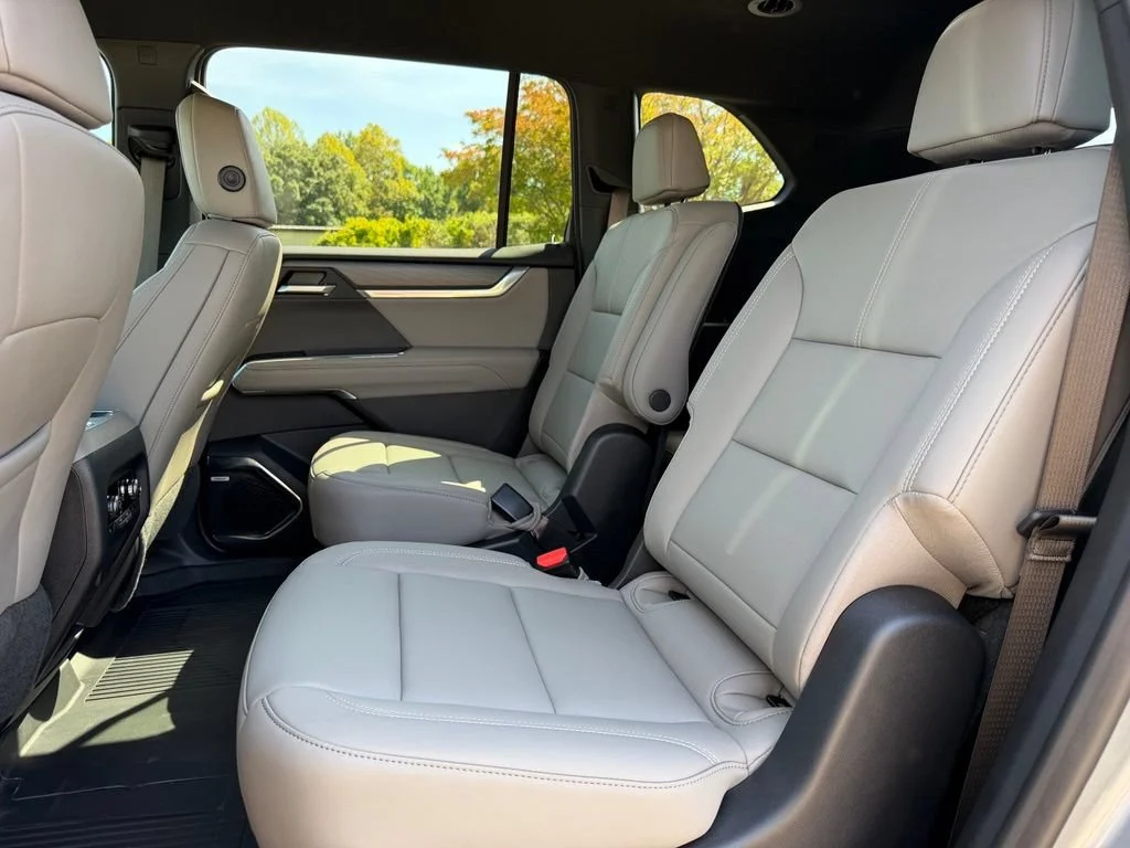 New 2026 Sterling Metallic GMC Elevation image 21