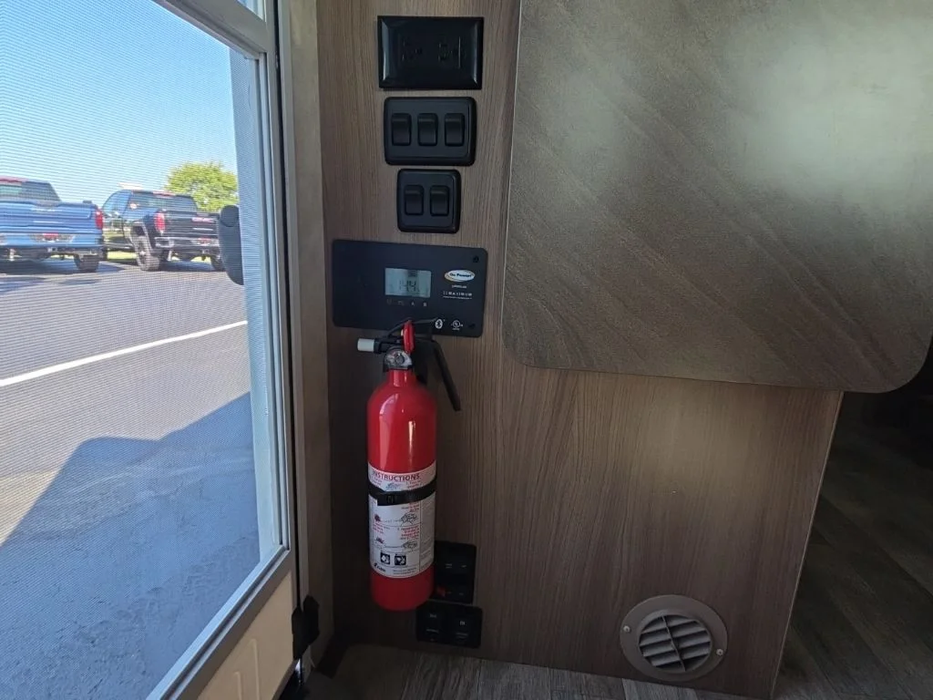 Used 2016 Silver Ram Winnebago image 30