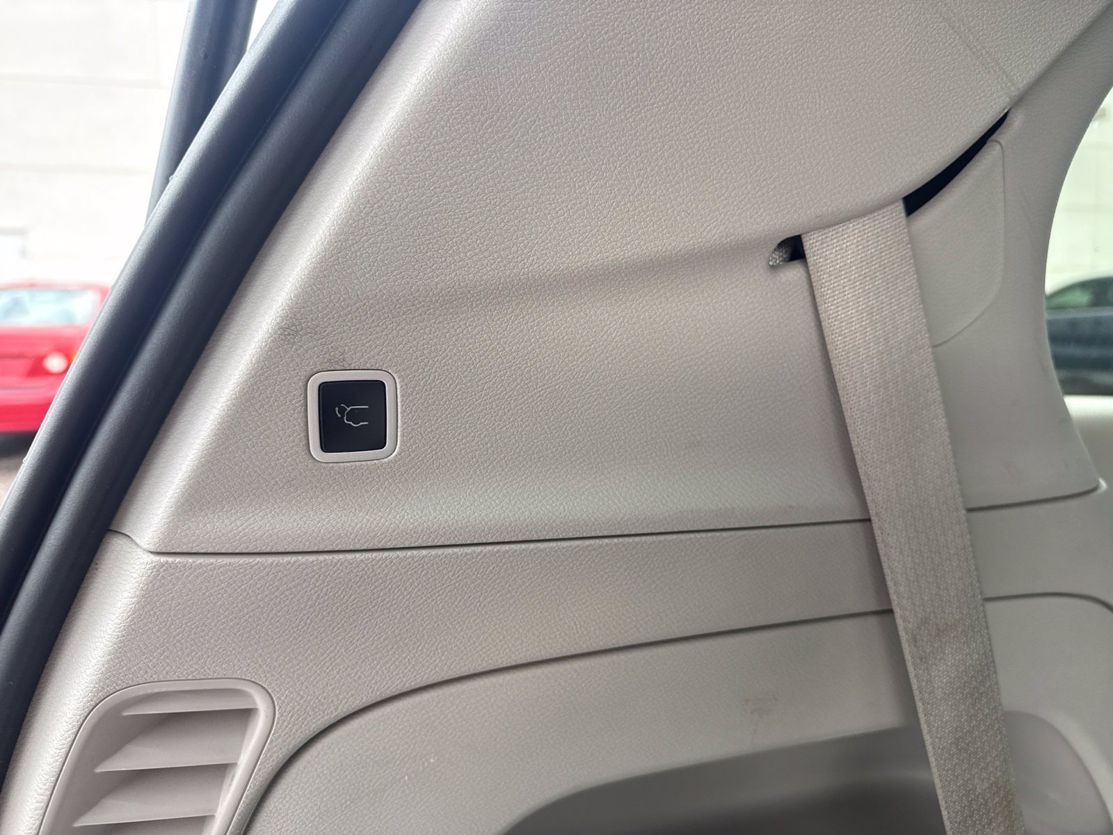 Used 2024 Bright White Clearcoat Chrysler Touring L image 9