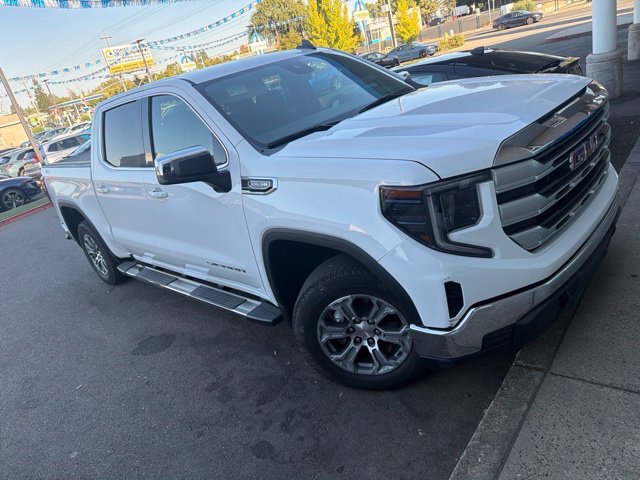 Used 2024 White GMC SLE image 3